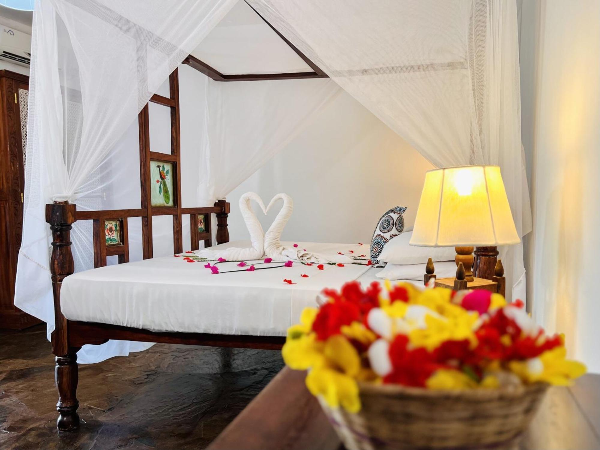 Jacaranda Beach Resort วาตามู ภายนอก รูปภาพ